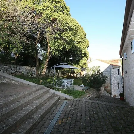 Apartment App Nirvana Mit Garten In Der Altstadt Von Vrsar